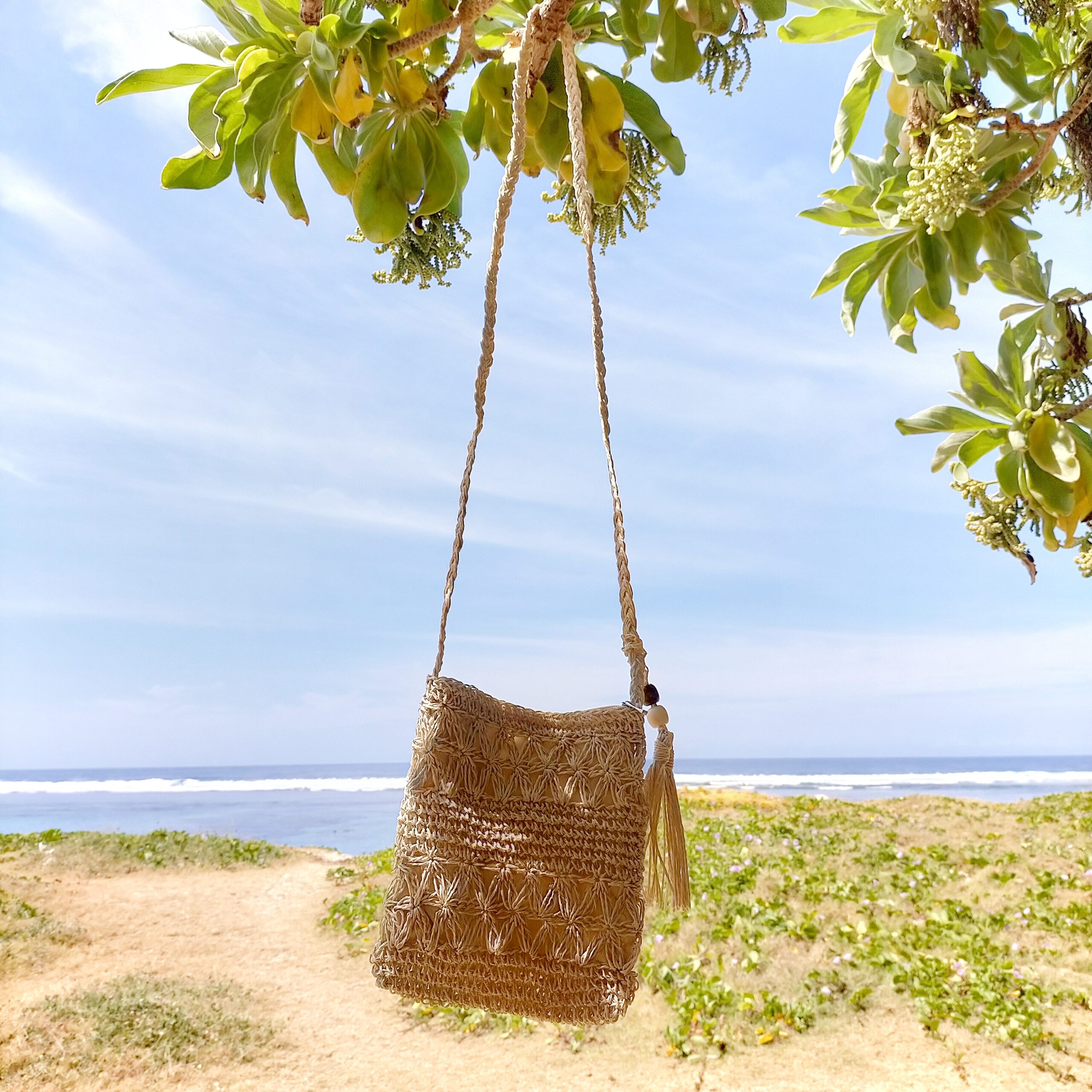 pochette raphia par cer à la Réunion 974